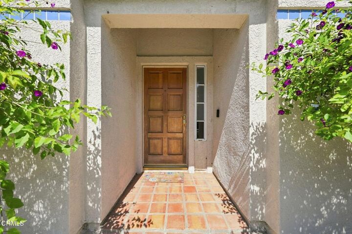 Property Photo:  125 Via Solana  CA 93060 