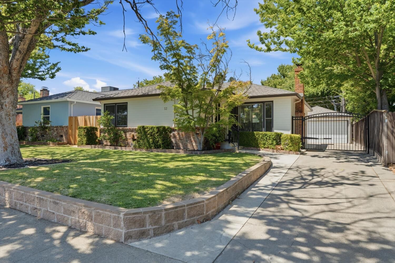 Property Photo:  52 Coloma Way  CA 95819 