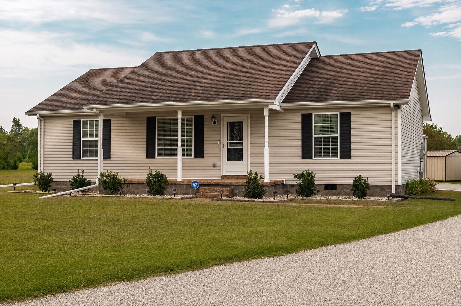 Property Photo:  1008 E Evelyn Ct  TN 37148 
