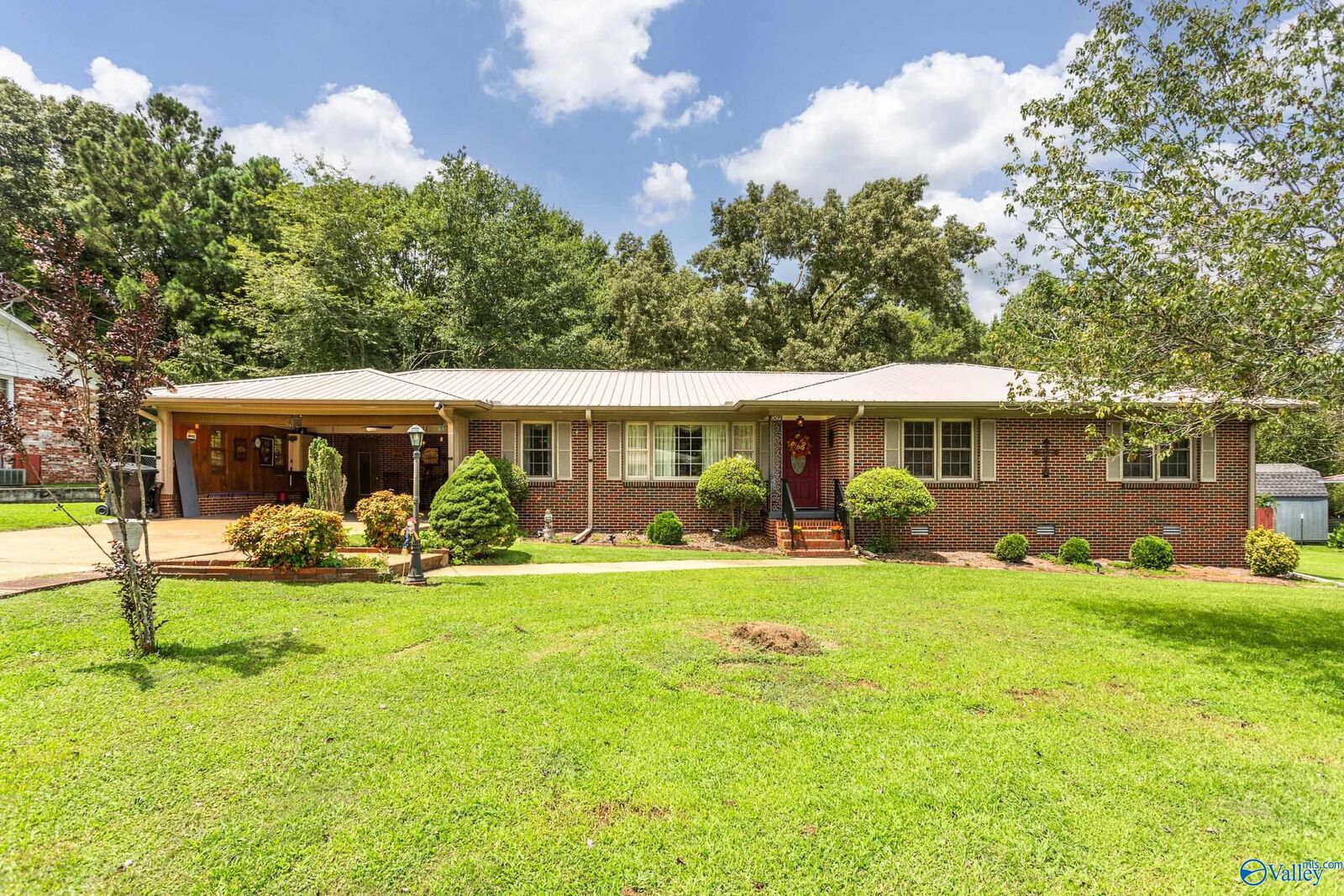 Property Photo:  2216 Argyle Way  AL 35904 