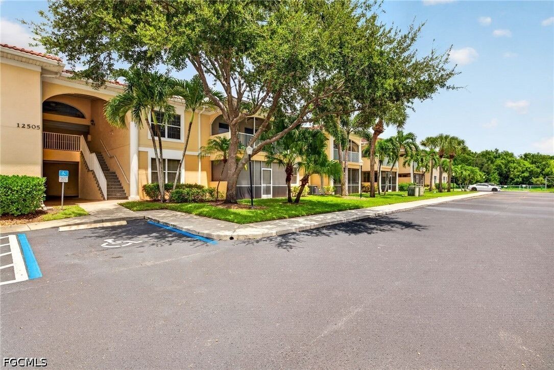Property Photo:  12505 McGregor Boulevard 106B  FL 33919 