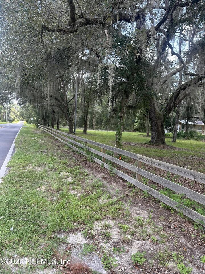 Property Photo:  101 W Strickland Road  FL 32148 