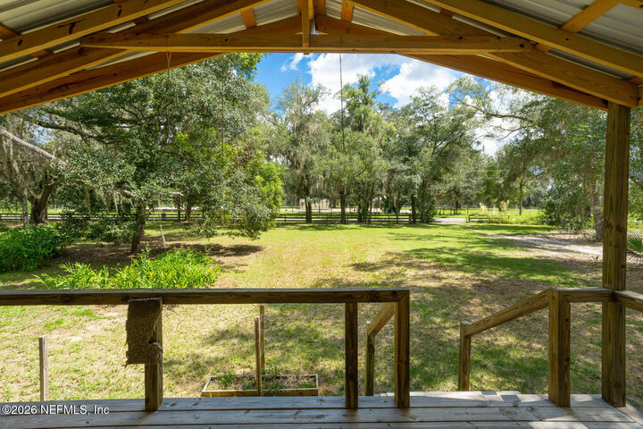 Property Photo:  101 W Strickland Road  FL 32148 