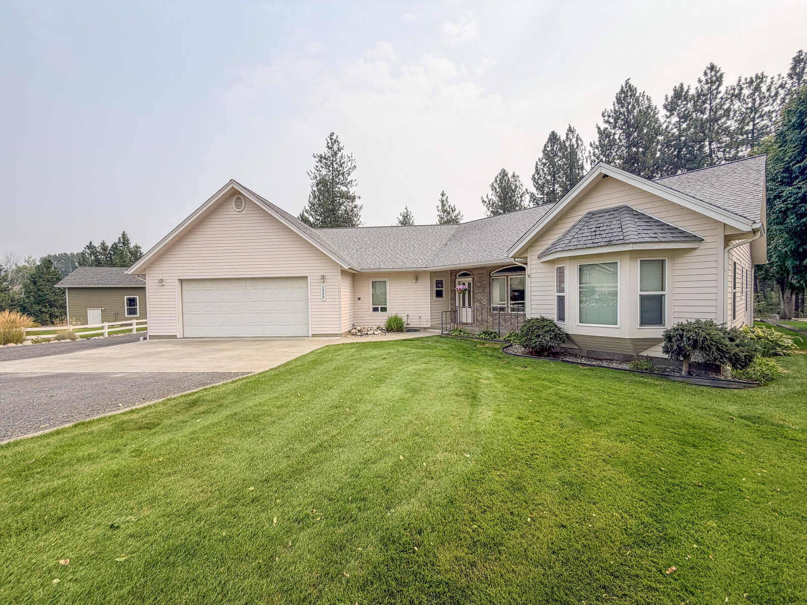 Property Photo: 1555 S Meyers St WA 99141