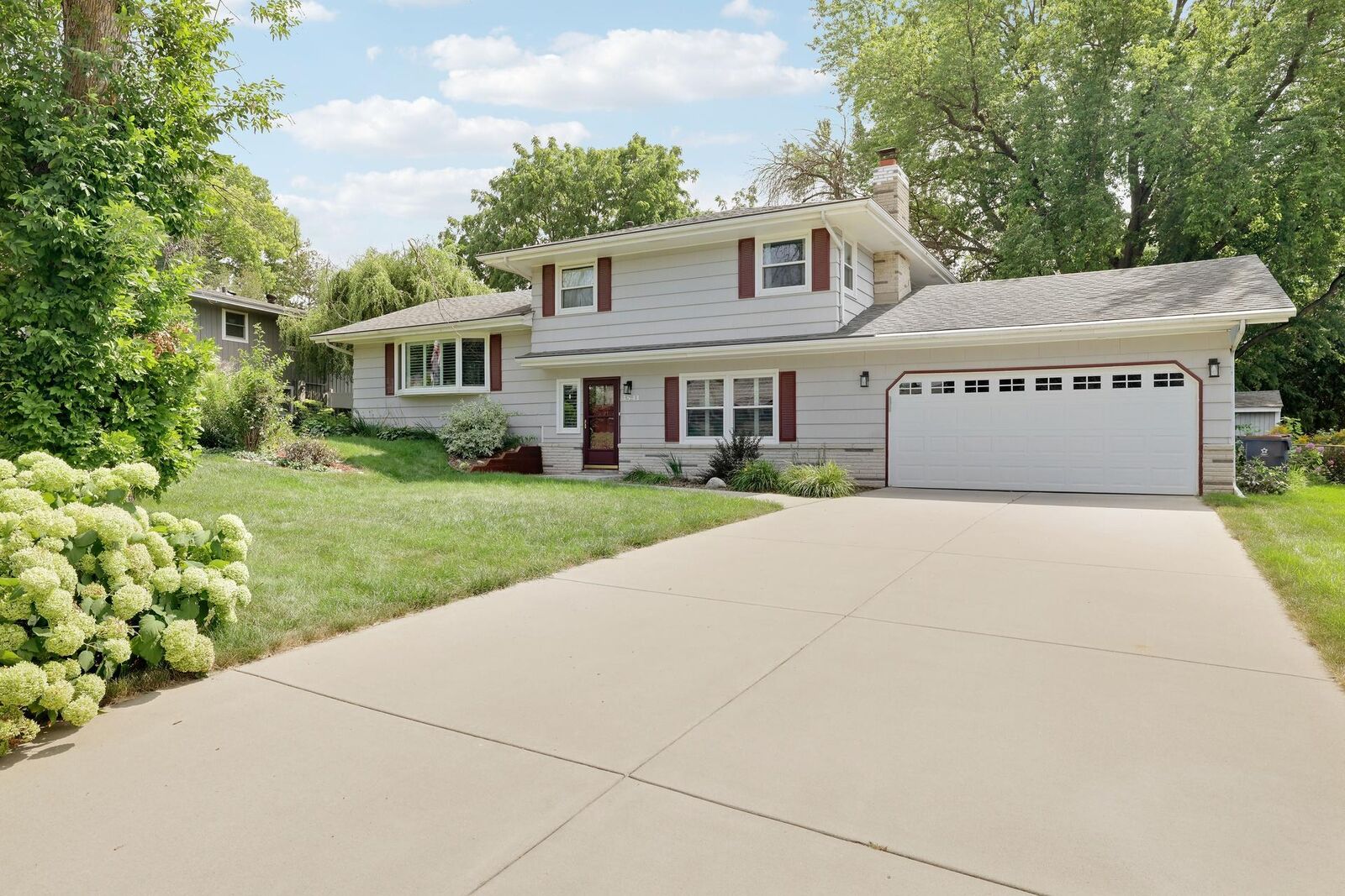 Property Photo: 4541 Heritage Hills Circle MN 55437