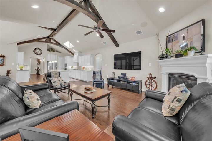 Property Photo: 2704 Esplanade Boulevard 2704 TX 76063