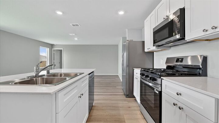 Property Photo: 808 King's Way TX 76645