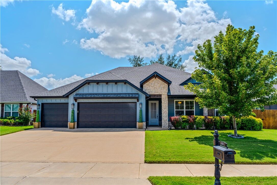 Property Photo:  1031 Red Maple Street  AR 72719 