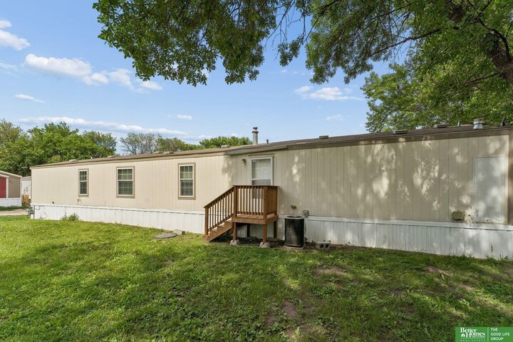 Property Photo: 1075 W 8th Street 19 NE 68649