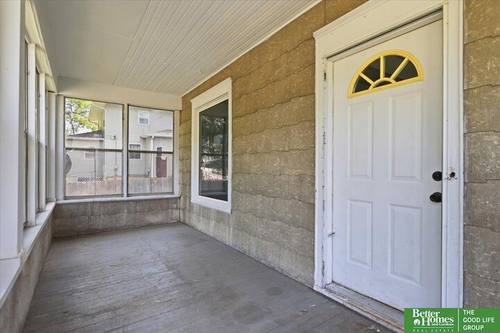 Property Photo:  1512 N 40 Street  NE 68111 