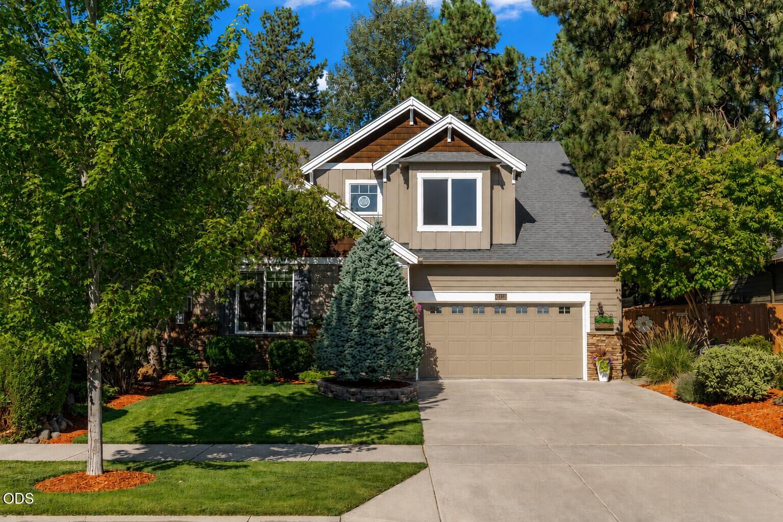 Property Photo: 61131 Lodgepole Drive OR 97702