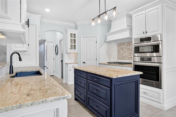 Property Photo: 800 Tacoma Bridge Court OK 73034
