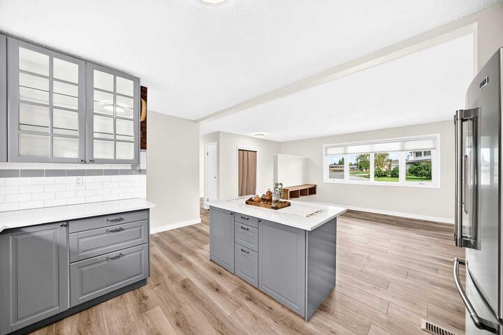 Property Photo:  42 Rundlelawn Close NE  AB T1Y 3J3 