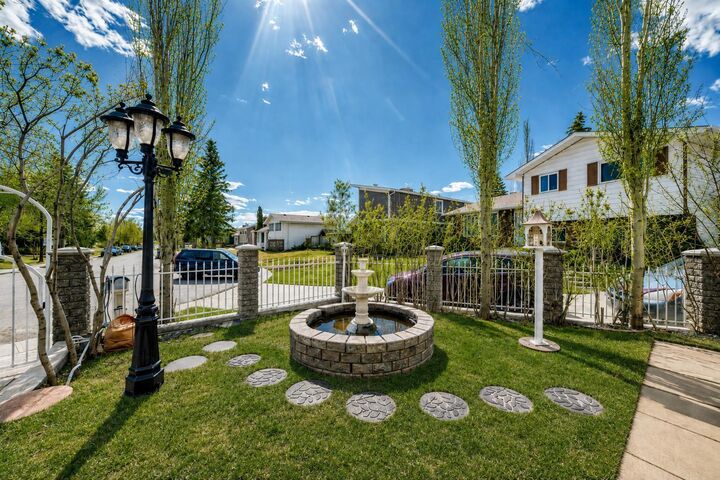 Property Photo:  204 Whiteview Close NE  AB T1Y 1R3 