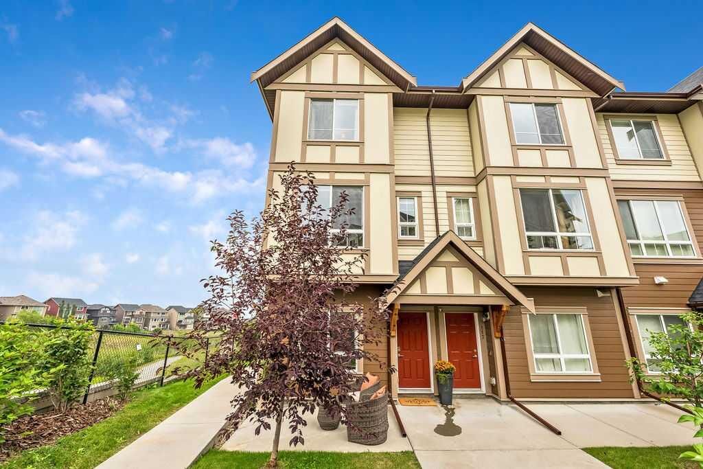 Property Photo:  119 Sherwood Lane NW  AB T2R 0V3 