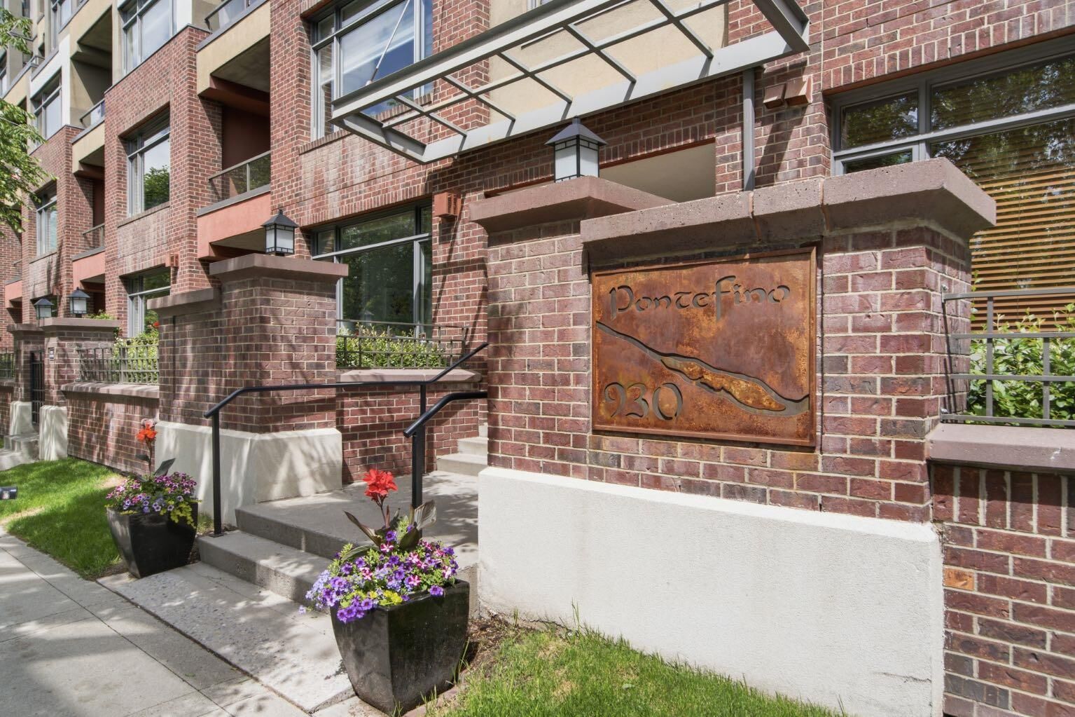 Property Photo:  930 Centre Avenue NE 438  AB T2E 9C8 