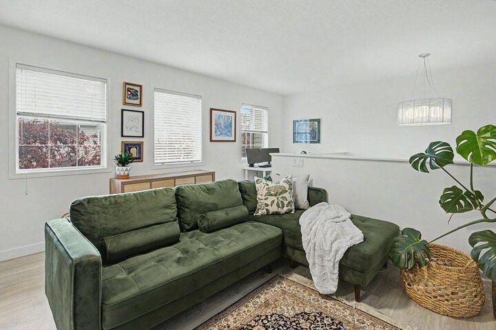 Property Photo: 2318 17 Street SE 16 AB T2G 5R5