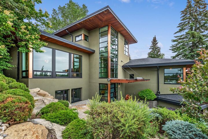Property Photo: 2320 Juniper Road NW AB T2N 3V2
