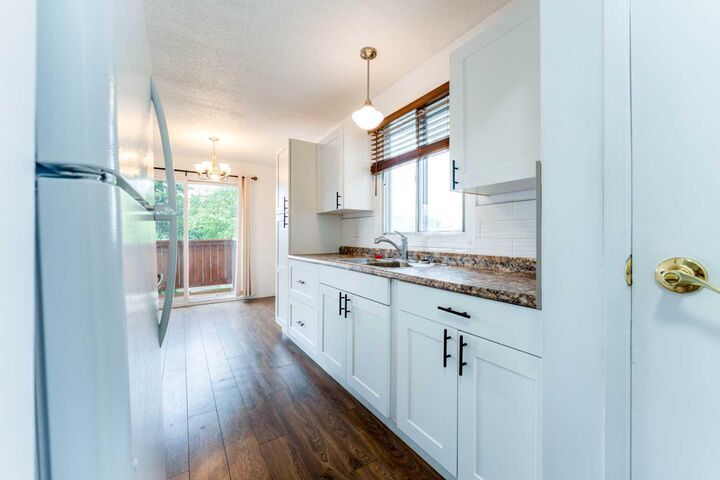 Property Photo:  2906 Doverville Crescent SE  AB T2B 1T0 