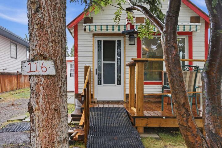 Property Photo:  116 Frontenac Avenue NW  AB T0L 2A0 