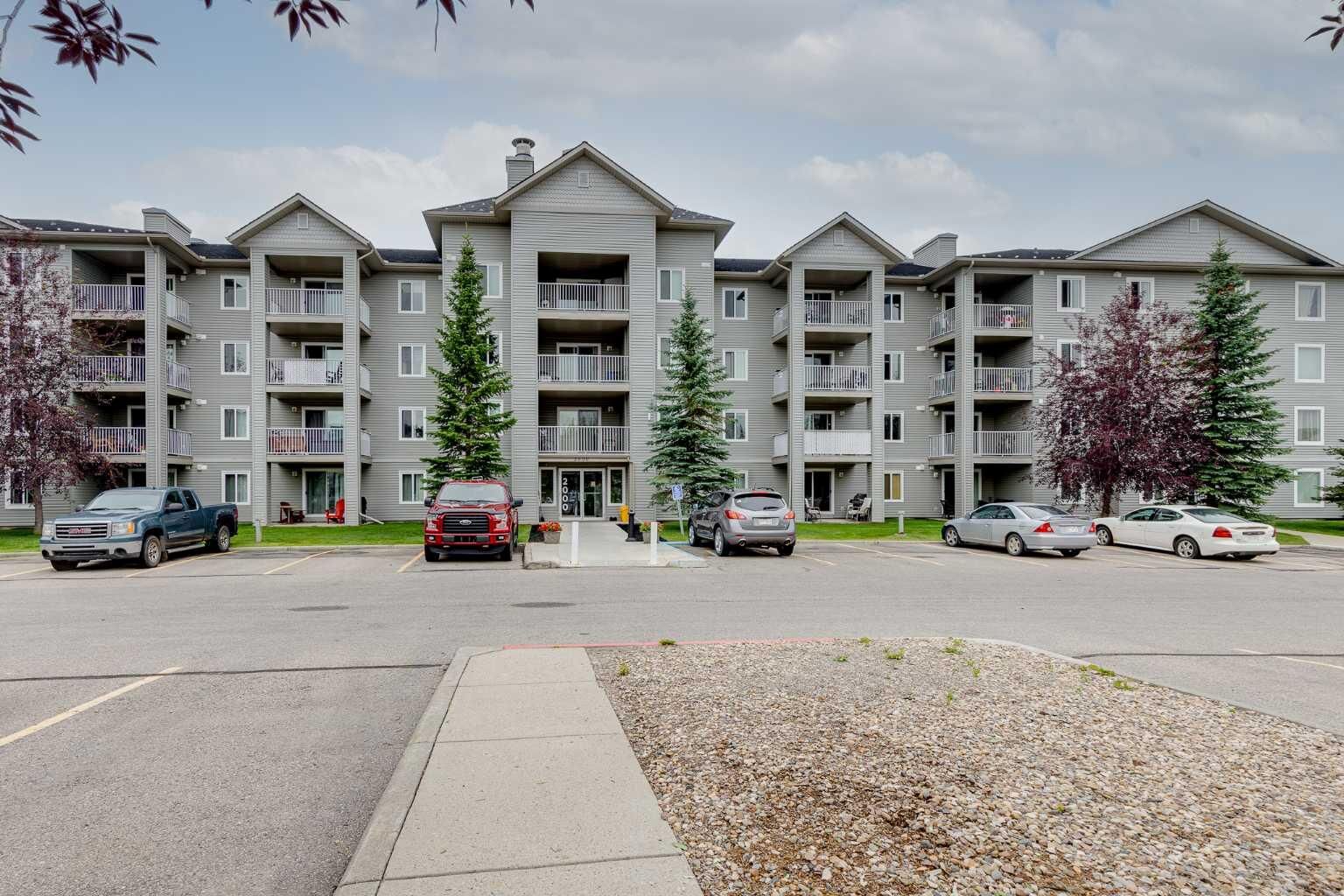 Property Photo:  604 8 Street SW 2108  AB T4B 2W4 