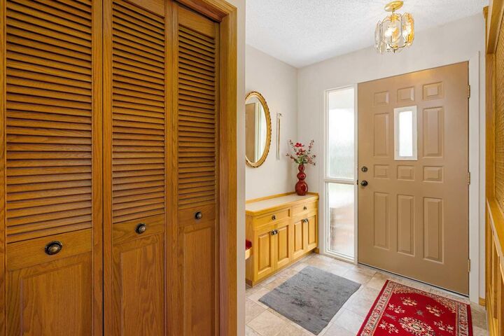 Property Photo: 40 Thornlee Crescent NW AB T2K 2W3