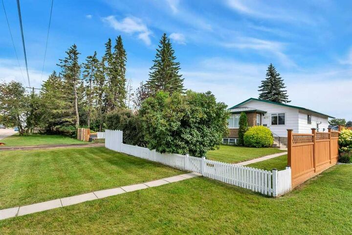 Property Photo:  6739 59th Avenue  AB T4P 1B1 