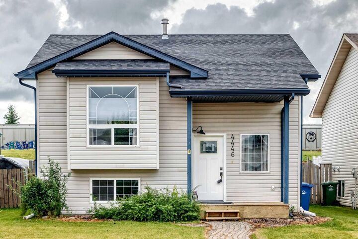 4446 54A Avenue Crescent — photo 1