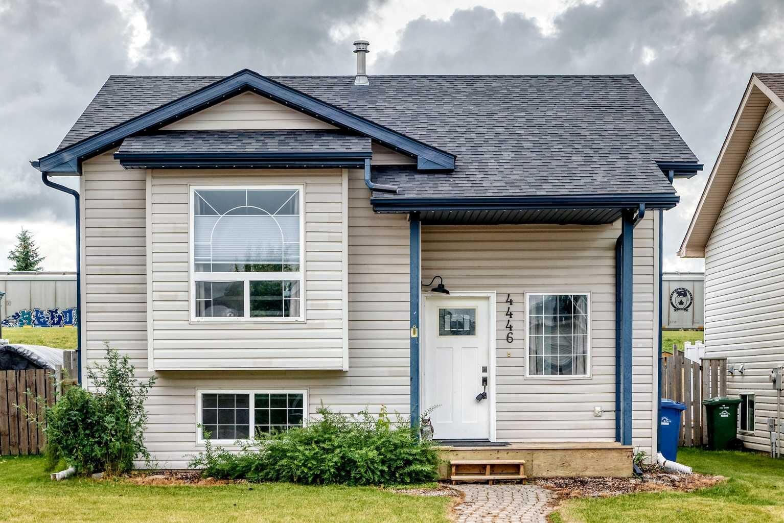 Property Photo: 4446 54A Avenue Crescent AB T4G 1Y3