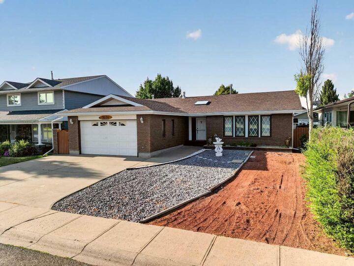 Property Photo:  3606 Spruce Drive S  AB T1K 4P6 