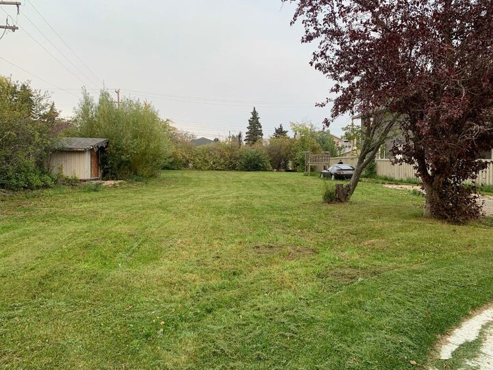 Property Photo:  10415 96A Street  AB T8V 2A7 