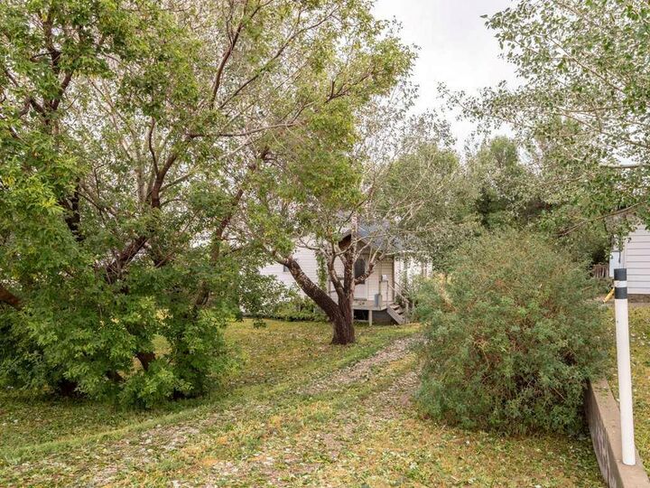Property Photo:  1503 20 Street  AB T1M 1J7 