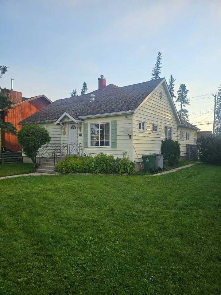 1109 50 Street — photo 1