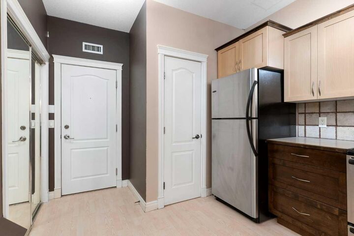 Property Photo:  1606 4 Street NW 103  AB T2M 2Y9 