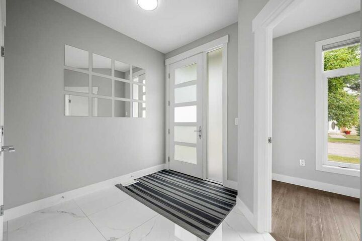 Property Photo: 637 14 Avenue NE AB T2E 1G1