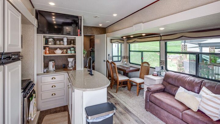 Property Photo:  25054 South Pine Lake Road 6097  AB T0M 1R0 