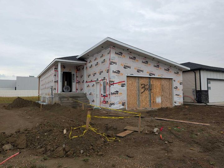 Property Photo: 324 Somerside Road SE AB T1B 0R2
