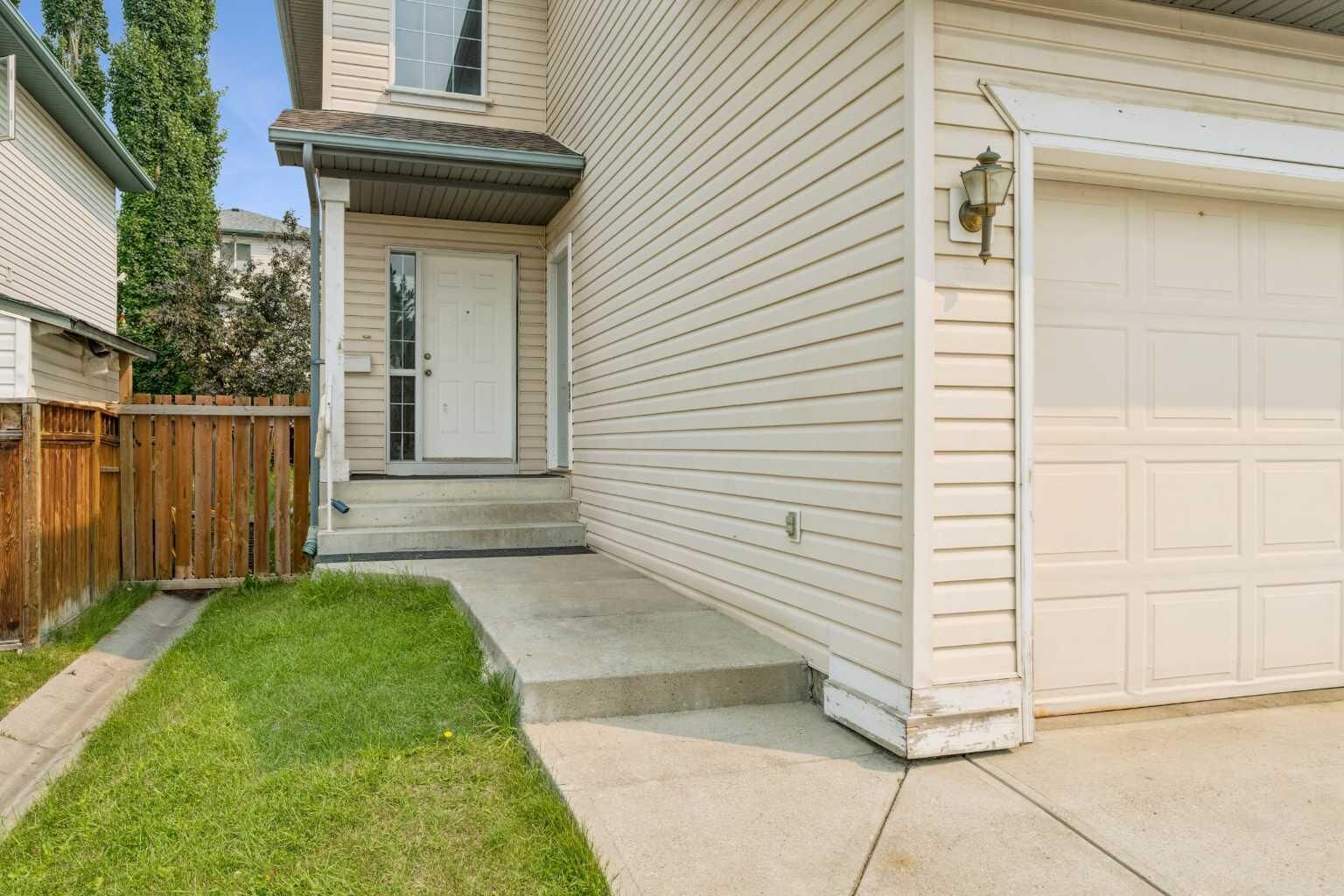 Property Photo: 181 Tuscarora Place NW AB T3L 2G1