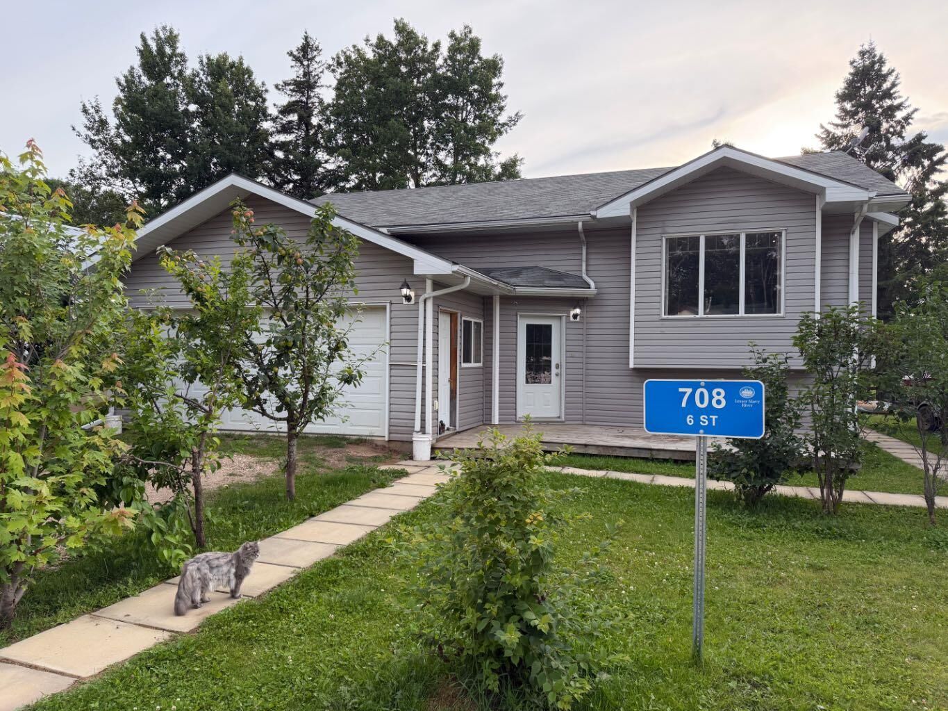 Property Photo: 708 6 Street AB T0G 0B0