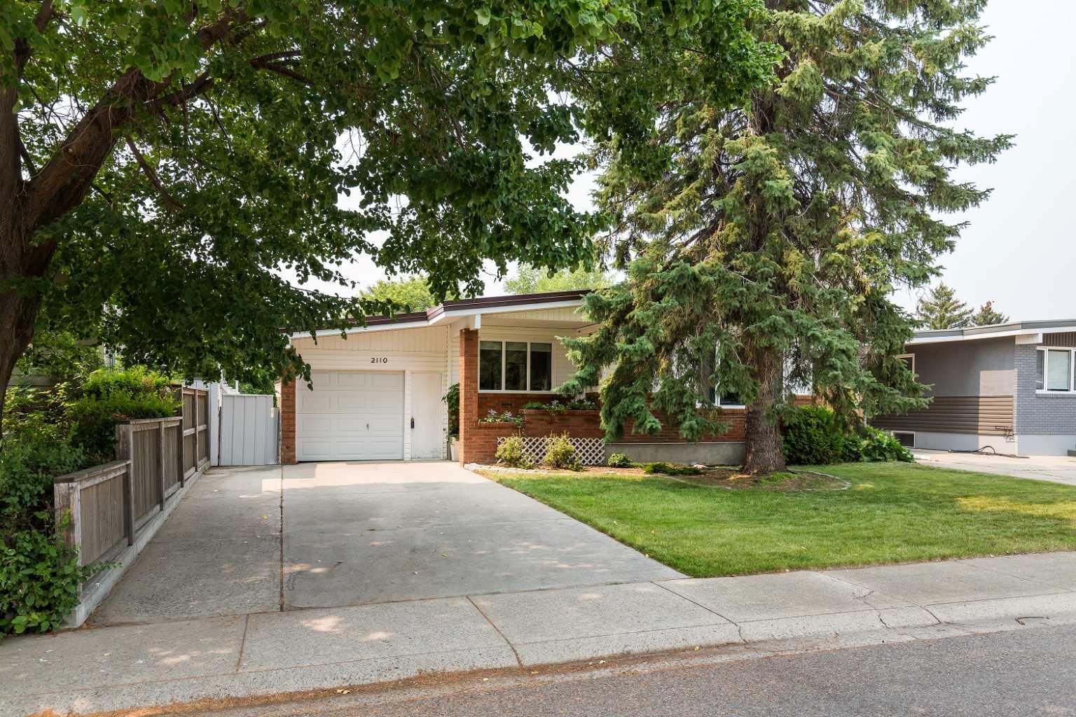 Property Photo:  2110 36 Street S  AB T1K 3T6 