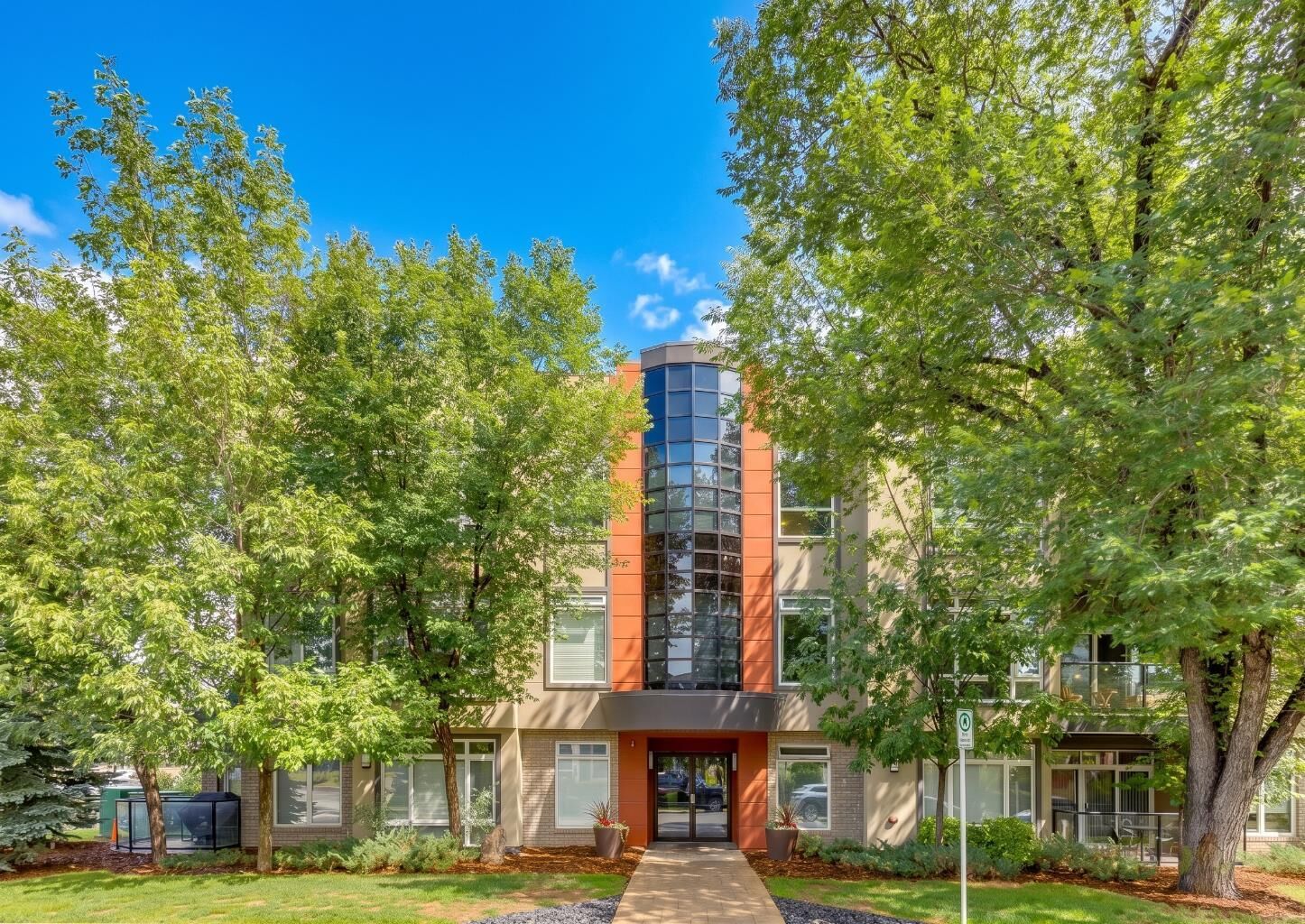 Property Photo: 540 34 Street NW 204 AB T2N 2X7