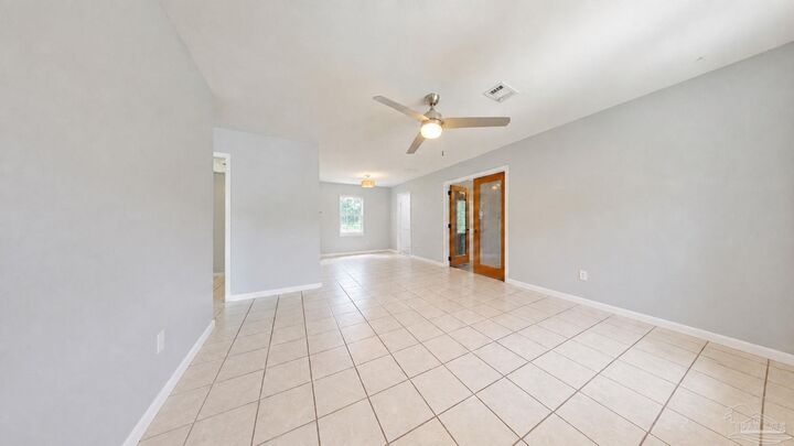 Property Photo: 4679 Oakland Dr FL 32526