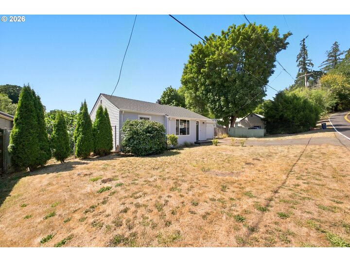 Property Photo: 155 College Dr OR 97304