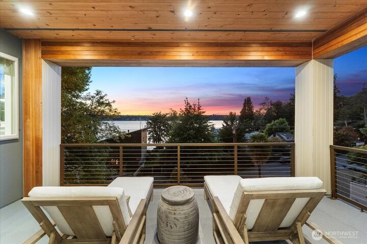 Property Photo:  11822  Holmes Point Drive NE  WA 98034 