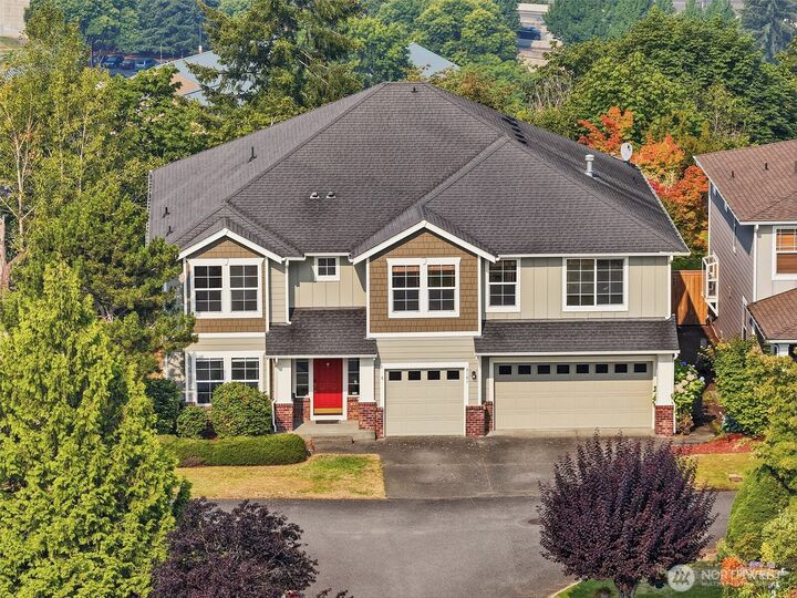 Property Photo:  2101 SE 2nd Place  WA 98056 