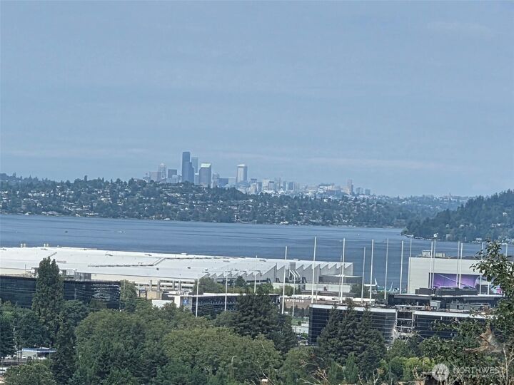 Property Photo: 2101 SE 2nd Place WA 98056