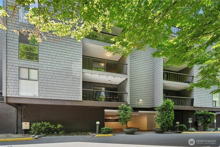 Property Photo: 6479 E 137th Avenue NE 365 WA 98052