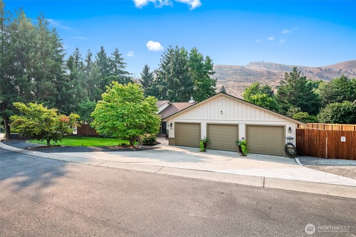 Property Photo:  2015  Center Court Drive  WA 98801 