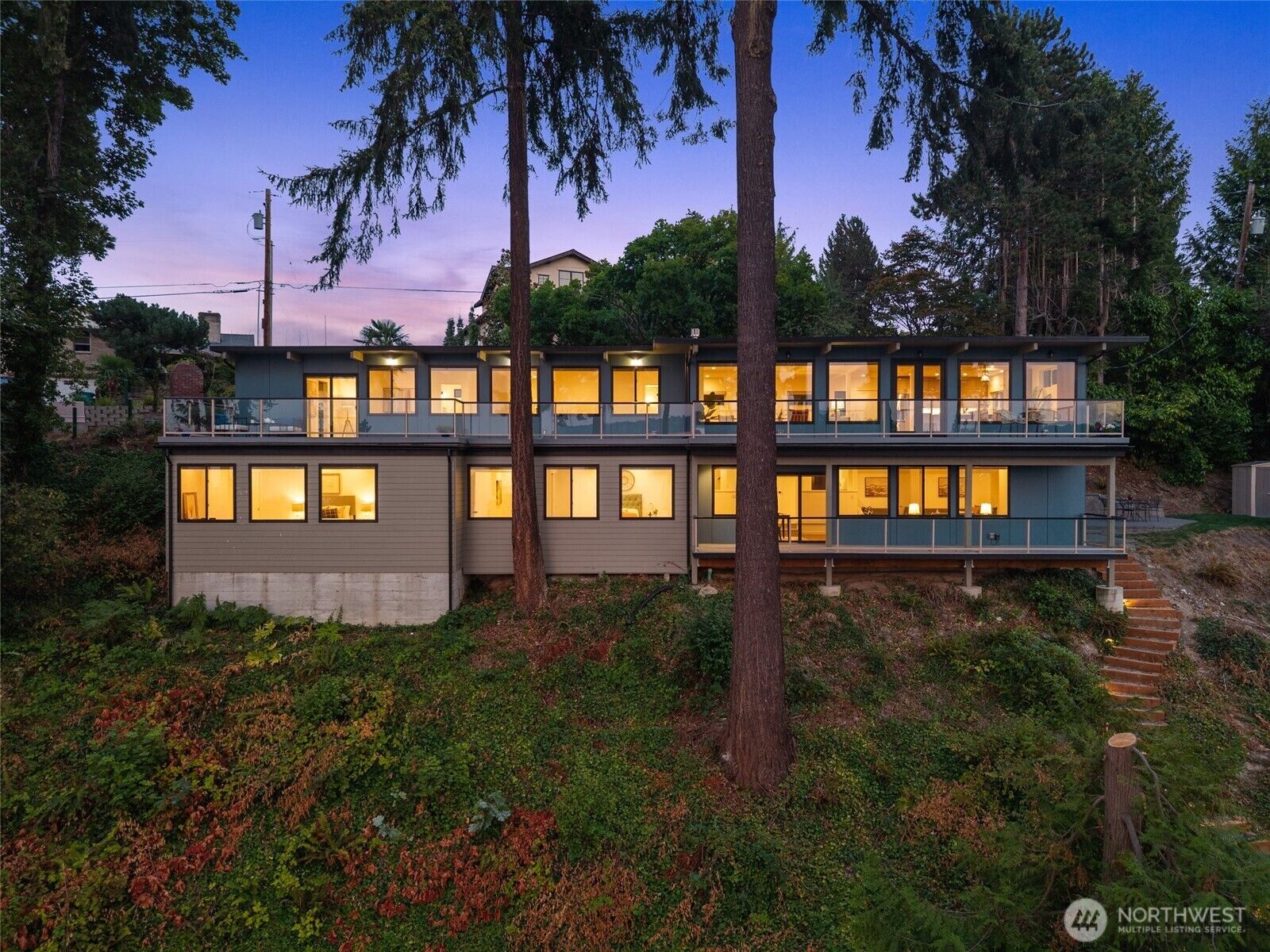 Property Photo: 2003 82nd Avenue SE 1 WA 98040