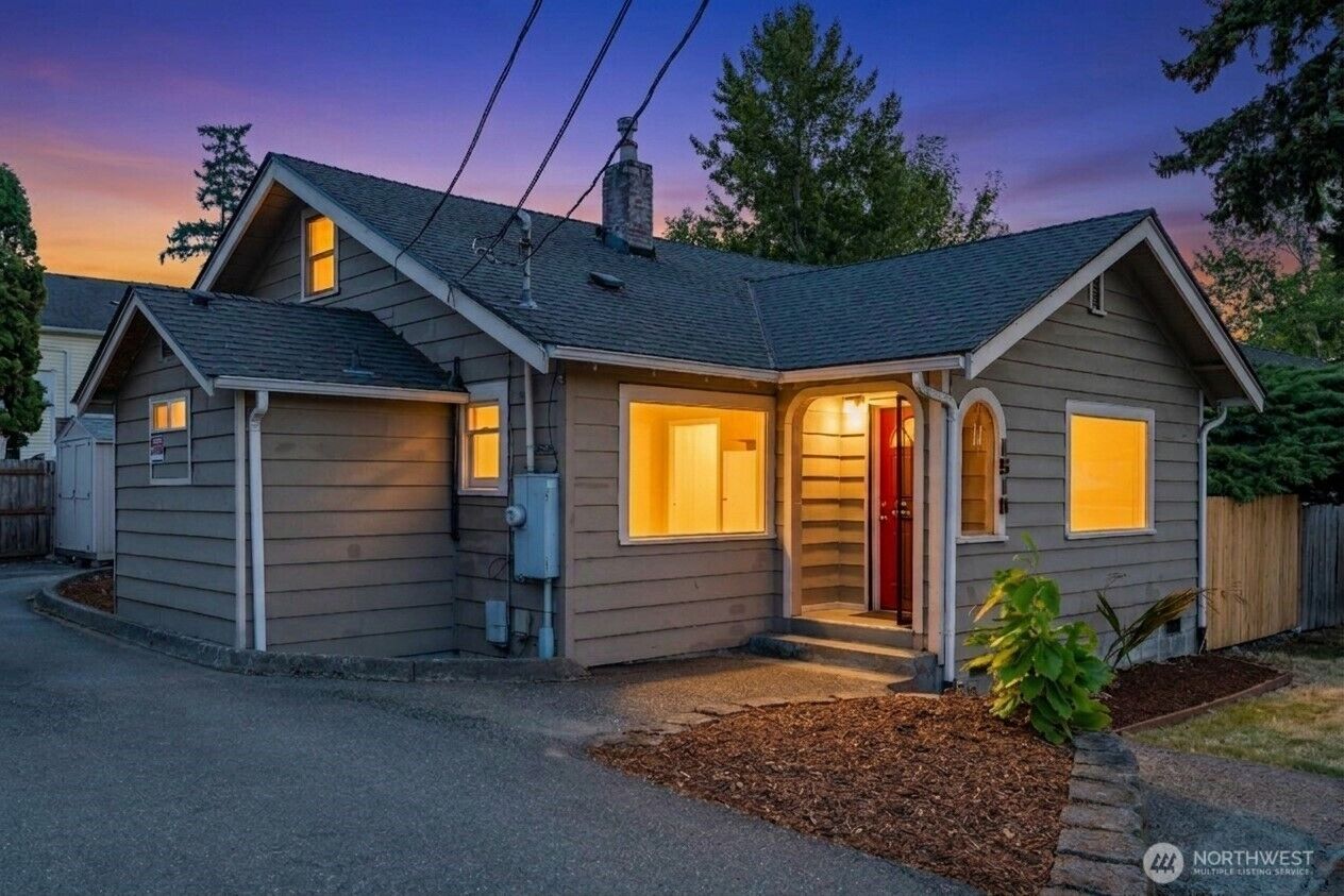 Property Photo:  1510 E Sunset Drive  WA 98226 